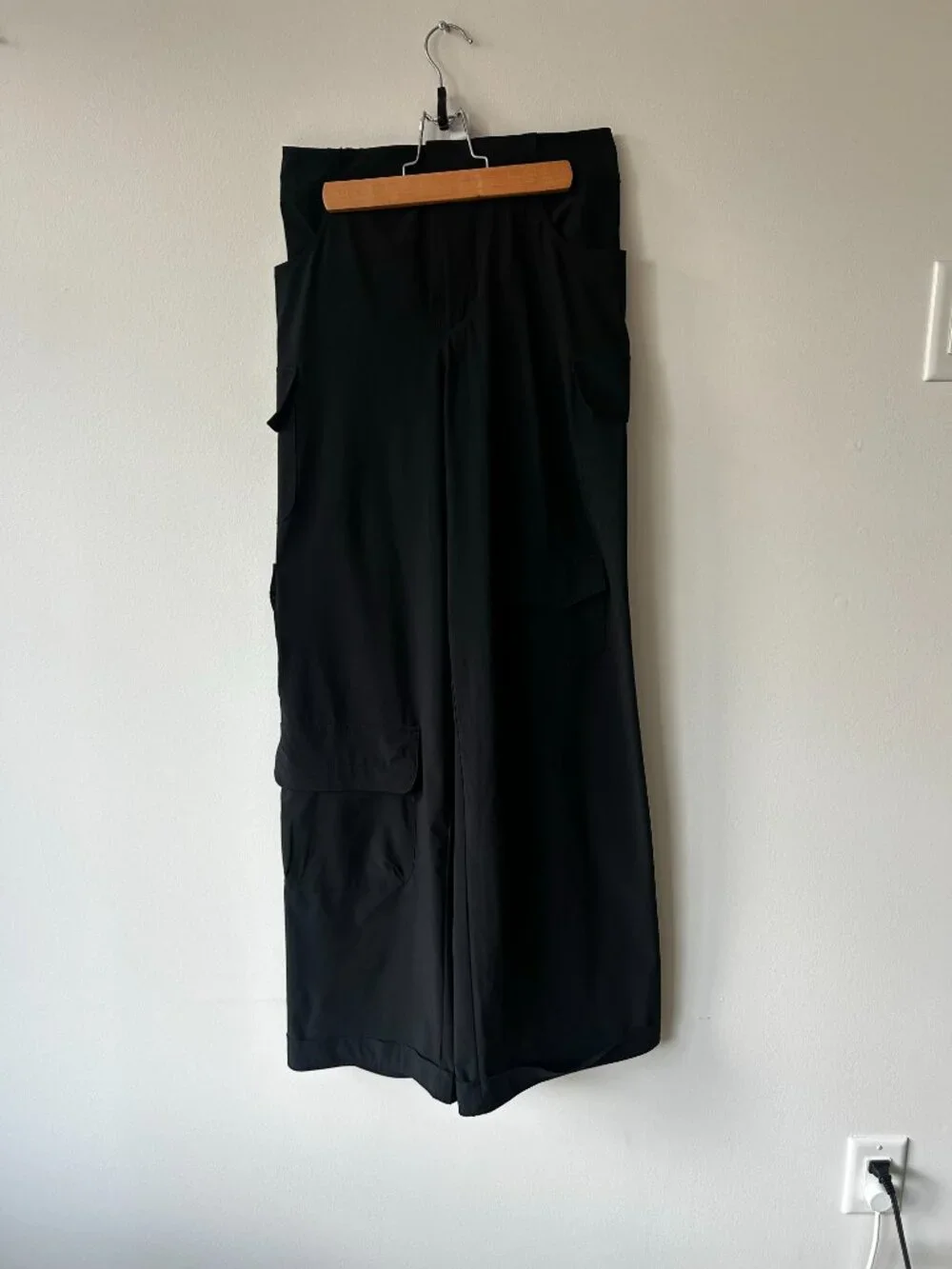 Alo Workwear Cargo Pant Size: XS | Color Black